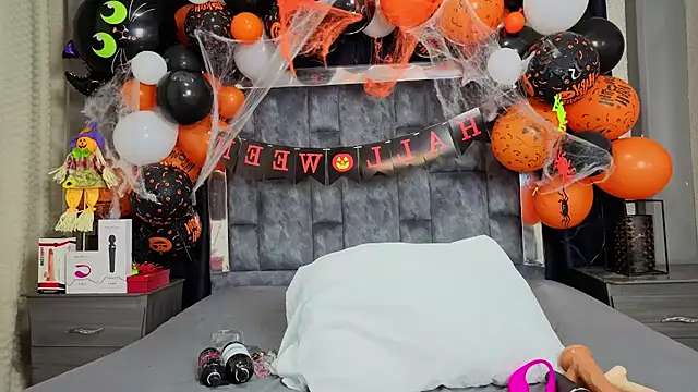 Snapshot of Effie_cooper chatting on October 21, 2025, 8:09 pm Effie cooper online show from October 21, 2025, 8:09 pm