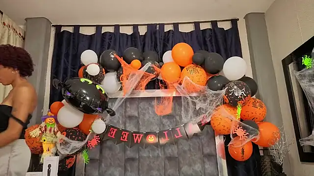 Snapshot of Effie_cooper chatting on October 28, 2025, 7:27 pm Effie cooper online show from October 28, 2025, 7:27 pm