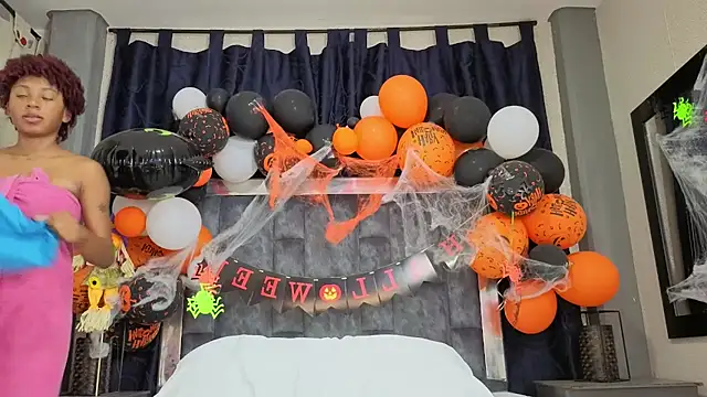 Snapshot of Effie_cooper chatting on November 3, 2025, 11:22 am Effie cooper online show from November 3, 2025, 11:22 am