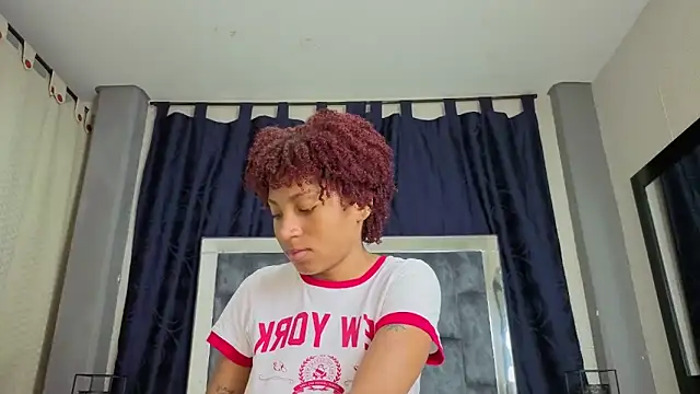 Snapshot of Effie_cooper chatting on November 8, 2025, 1:11 pm Effie cooper online show from November 8, 2025, 1:11 pm