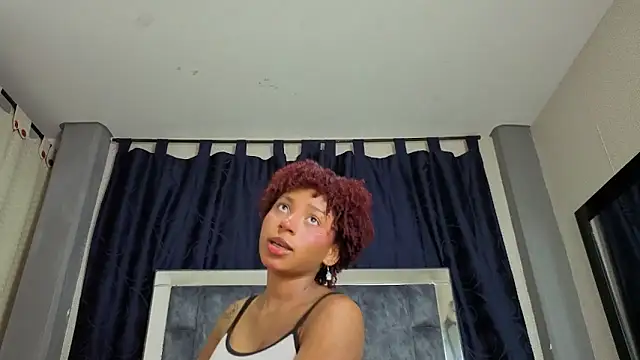 Snapshot of Effie_cooper chatting on November 10, 2025, 8:30 pm Effie cooper online show from November 10, 2025, 8:30 pm