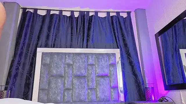 Snapshot of Effie_cooper chatting on November 24, 2025, 7:35 pm Effie cooper online show from November 24, 2025, 7:35 pm