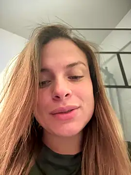 Snapshot of gynna_kimera chatting on December 18, 2025, 9:32 pm gynna kimera online show from December 18, 2025, 9:32 pm