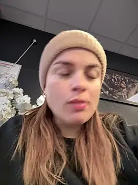 Snapshot of gynna_kimera chatting on December 23, 2025, 10:02 am gynna kimera online show from December 23, 2025, 10:02 am