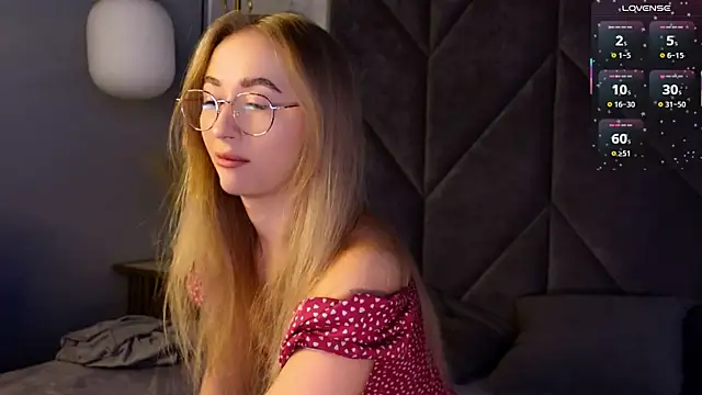 VictoriaLights online show from December 5, 2025, 6:11 am