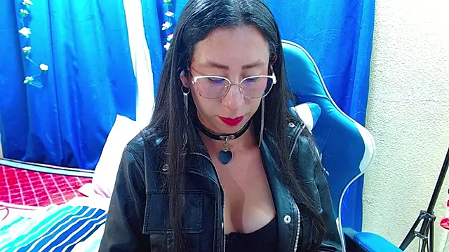 Gia leinn online show from April 22, 2026, 12:24 am