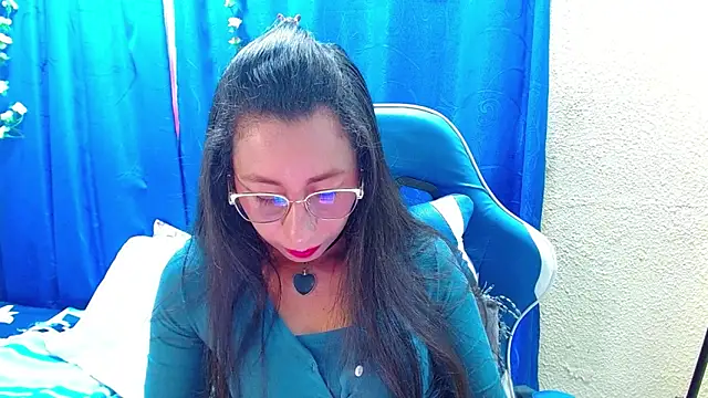 Gia leinn online show from April 24, 2026, 9:28 pm