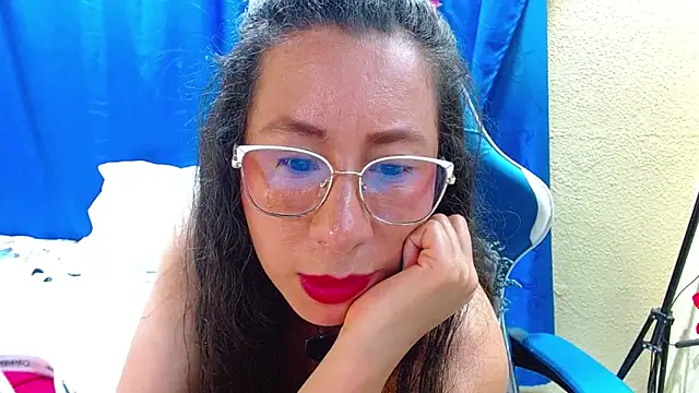 Gia leinn online show from June 4, 2026, 2:39 am