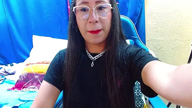 Gia leinn online show from June 12, 2026, 7:02 pm