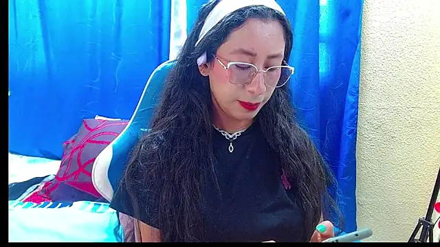 Gia leinn online show from June 29, 2026, 9:04 pm