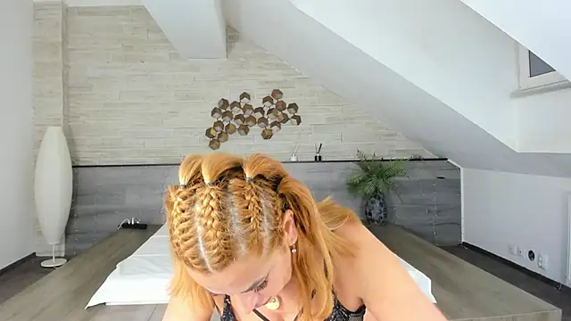 Jullia MILF online show from February 24, 2025, 7:41 pm