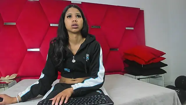 Snapshot of Kendall_6669 chatting on October 21, 2025, 1:23 pm Kendall 6669 online show from October 21, 2025, 1:23 pm