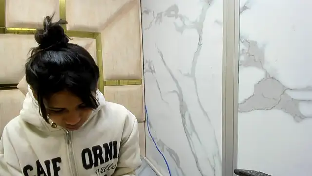 Snapshot of Kendall_6669 chatting on December 17, 2025, 12:22 pm Kendall 6669 online show from December 17, 2025, 12:22 pm