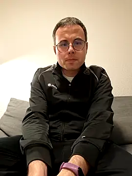 Simonudist online show from February 5, 2026, 5:06 pm