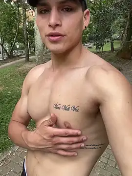 Snapshot of MaxxxSteil chatting on March 10, 2025, 8:23 pm MaxxxSteil online show from March 10, 2025, 8:23 pm