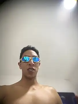 Snapshot of MaxxxSteil chatting on March 19, 2025, 7:27 pm MaxxxSteil online show from March 19, 2025, 7:27 pm