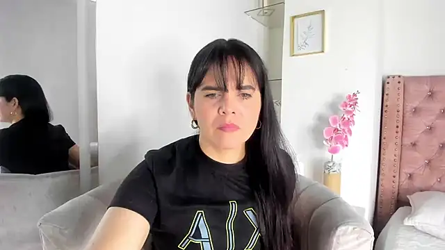 Snapshot of laura_hotties chatting on July 26, 2026, 1:51 pm laura hotties online show from July 26, 2026, 1:51 pm