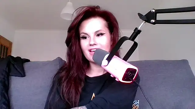 Della Ideal online show from March 15, 2025, 4:43 pm