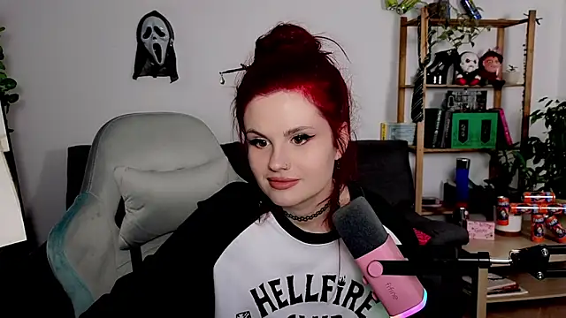 Della Ideal online show from November 17, 2025, 4:13 pm