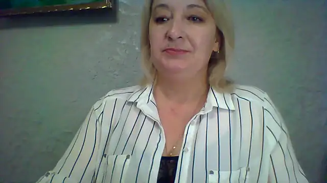 ArielXLoveresss online show from June 2, 2026, 9:44 am