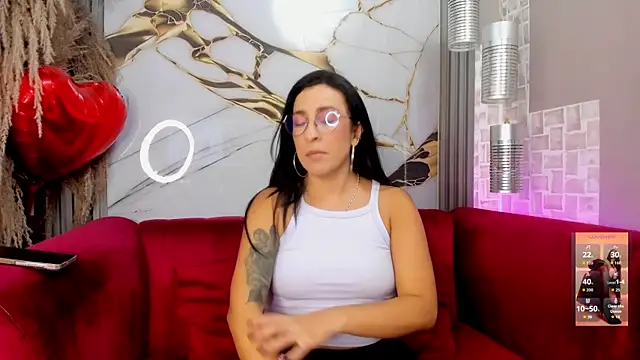Bella williamss  online show from May 7, 2026, 7:41 pm
