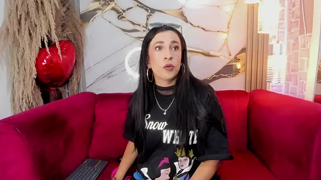 Snapshot of Bella_williamss_ chatting on June 15, 2026, 7:38 pm Bella williamss online show from June 15, 2026, 7:38 pm
