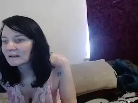 Snapshot of Hotmodel1984 chatting on January 22, 2025, 5:49 pm Hotmodel1984 online show from January 22, 2025, 5:49 pm