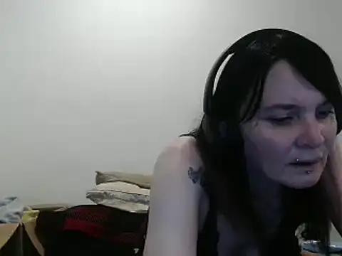 Snapshot of Hotmodel1984 chatting on May 5, 2026, 4:48 pm Hotmodel1984 online show from May 5, 2026, 4:48 pm