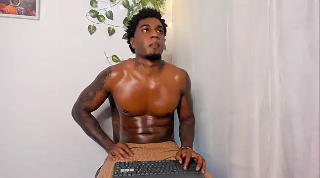 Snapshot of LOGAN_DRAKE chatting on February 28, 2025, 6:10 am LOGAN DRAKE online show from February 28, 2025, 6:10 am