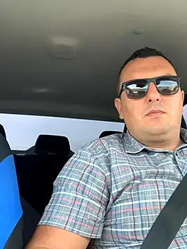 Snapshot of Mike8523 chatting on September 24, 2025, 9:12 am Mike8523 online show from September 24, 2025, 9:12 am