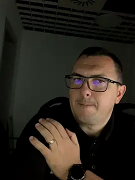 Snapshot of Mike8523 chatting on October 25, 2025, 4:20 am Mike8523 online show from October 25, 2025, 4:20 am