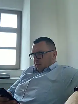 Snapshot of Mike8523 chatting on November 7, 2025, 5:51 am Mike8523 online show from November 7, 2025, 5:51 am