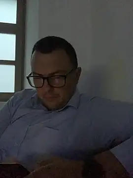 Snapshot of Mike8523 chatting on November 19, 2025, 5:29 am Mike8523 online show from November 19, 2025, 5:29 am