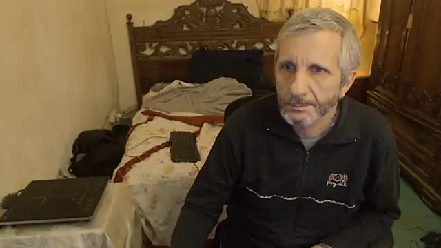 maxdaddy690 online show from December 22, 2025, 2:36 pm