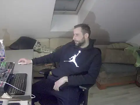 gryzoon online show from February 4, 2026, 8:14 pm