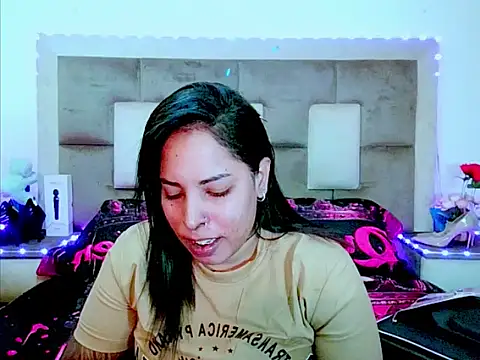 Snapshot of indiantopaz694u chatting on June 23, 2026, 6:33 am indiantopaz694u online show from June 23, 2026, 6:33 am