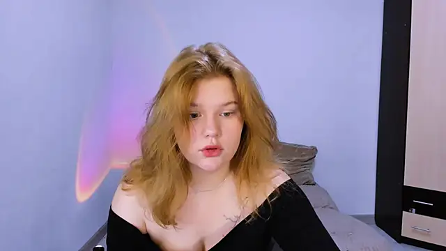 Snapshot of LaseyMoon chatting on November 30, 2025, 1:31 am LaseyMoon online show from November 30, 2025, 1:31 am