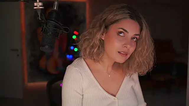  Allie  online show from December 14, 2025, 1:16 pm