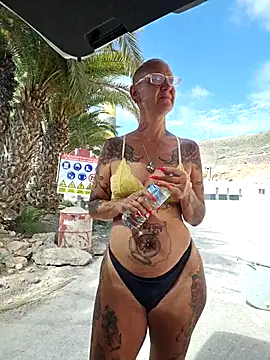 Emma Milf25 online show from May 3, 2026, 3:40 pm