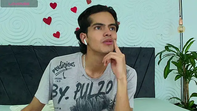 Maximoherrera 16 online show from March 5, 2025, 10:11 am