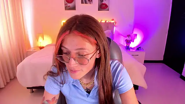 Emily Warren  online show from December 4, 2025, 7:44 pm