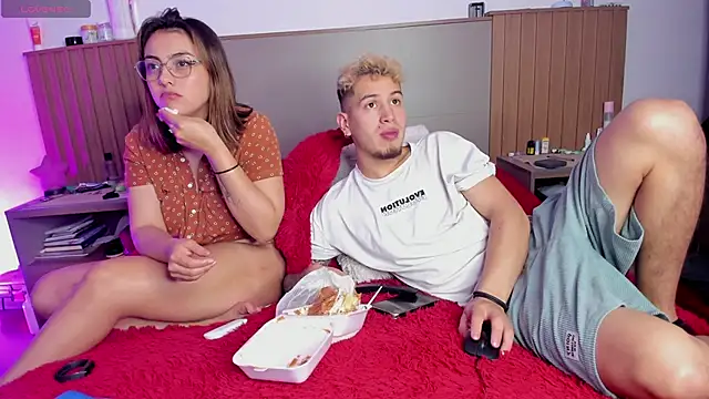 Snapshot of April_Nick299 chatting on September 10, 2025, 10:21 pm April Nick299 online show from September 10, 2025, 10:21 pm