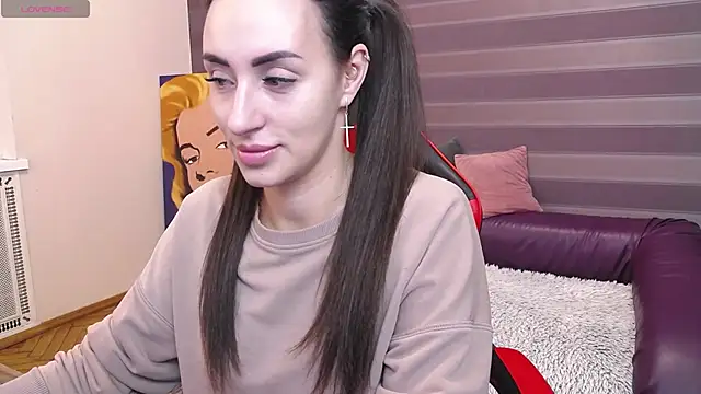 JenniferStone online show from November 25, 2025, 8:47 am