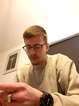 luckyluuk25 online show from March 6, 2026, 10:39 pm