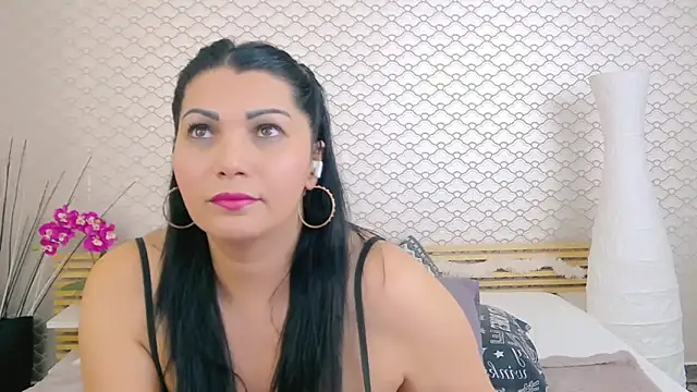 Snapshot of BeliseChappelleX chatting on December 19, 2025, 7:10 pm BeliseChappelleX online show from December 19, 2025, 7:10 pm