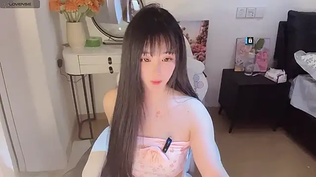 Snapshot of Milla-z chatting on March 7, 2025, 11:40 am Milla-z online show from March 7, 2025, 11:40 am