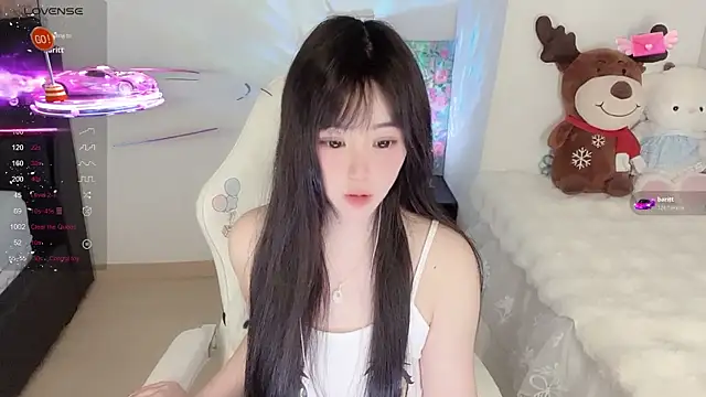 Snapshot of Milla-z chatting on November 25, 2025, 11:43 am Milla-z online show from November 25, 2025, 11:43 am