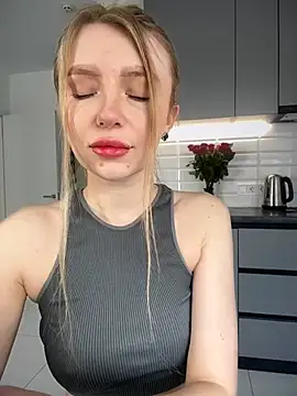 Snapshot of EvaBrooklyn chatting on March 10, 2025, 6:16 am EvaBrooklyn online show from March 10, 2025, 6:16 am