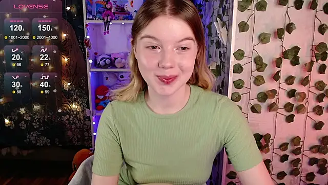 Snapshot of Strawberry_juli chatting on March 3, 2025, 1:31 am Strawberry juli online show from March 3, 2025, 1:31 am