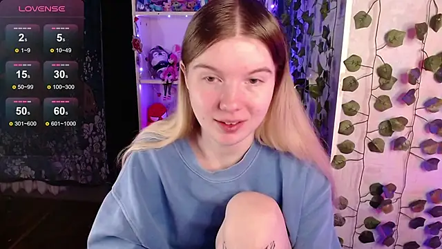 Snapshot of Strawberry_juli chatting on March 22, 2025, 1:22 am Strawberry juli online show from March 22, 2025, 1:22 am